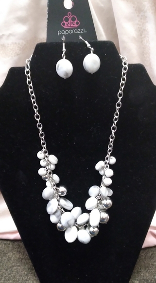 Paparazzi Necklace Bundle - Picture 2 of 4